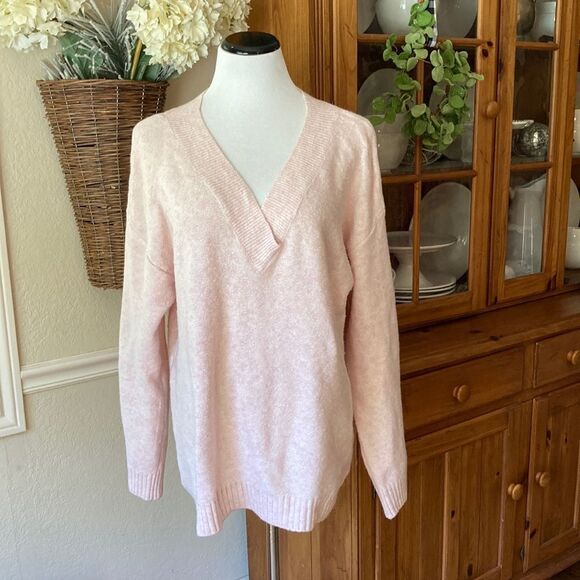 H&M Wool Blend Oversized V-Neck Pull Over Soft Pink Sweater Women’s Size Medium - Picture 2 of 10
